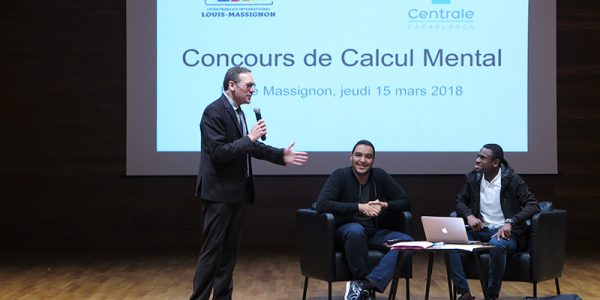 Christophe Benmimoune-Wisniewski, proviseur adjoint, et deux ingénieurs de l&rsquo;école Centrale de Casablanca